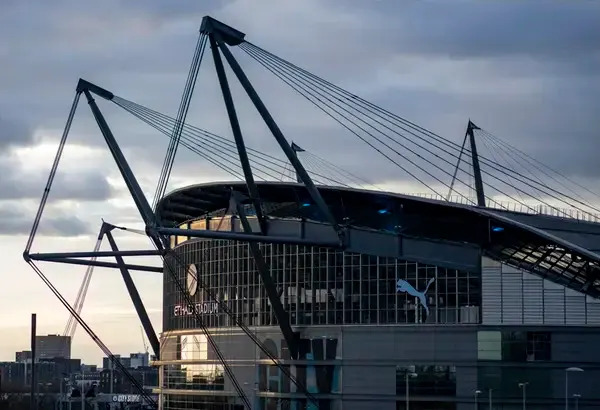 Sân vận động Etihad: Từ đường chạy điền kinh đến thánh địa của Manchester City