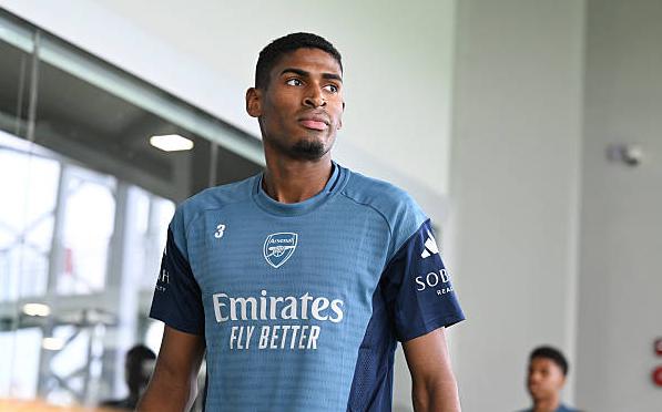 Arsenal vs Newcastle: Trận giao hữu đáng chờ đợi tại Singapore