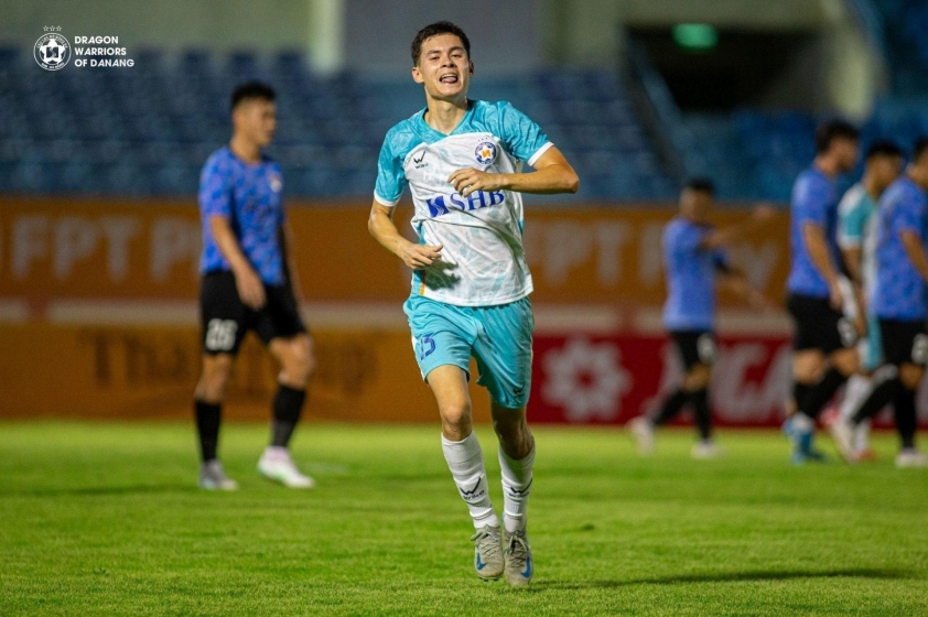 Vadim Nguyễn trong buổi tập luyện cùng SHB Đà Nẵng